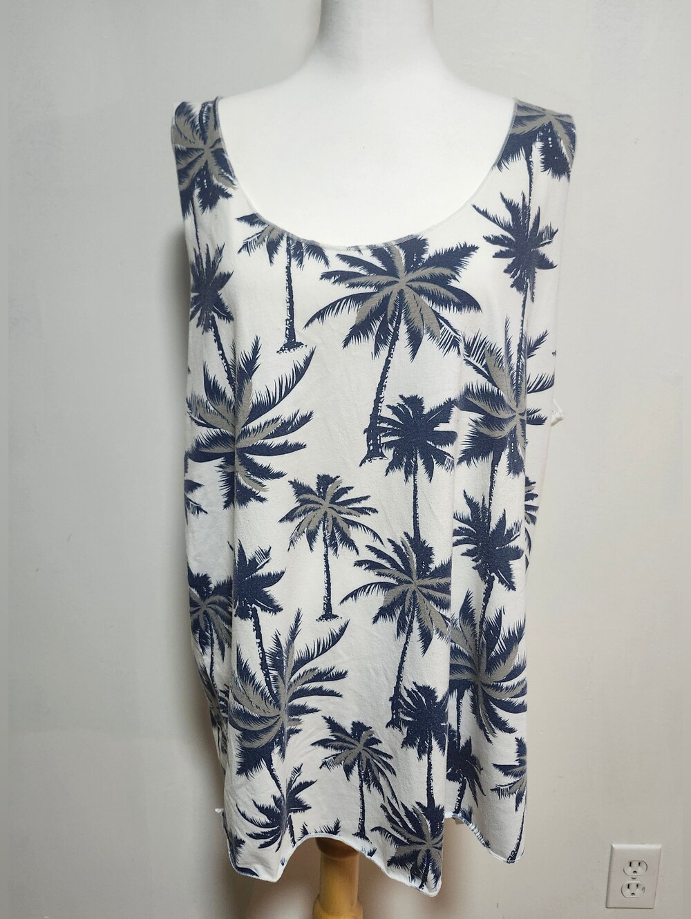 Sleeveless Palm Tree Print Tank - Navy on White